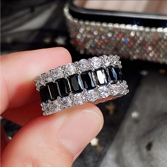 STUNNING BLACK ETERNITY BAND RING - Picture 5 of 5
